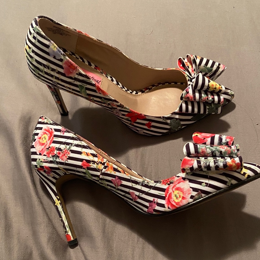 Betsy Johnson Bret Floral and Striped 4” Stiletto Heels size 6